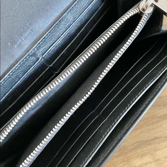 Givenchy Black leather horizontal wallet!! - Picture 6 of 6